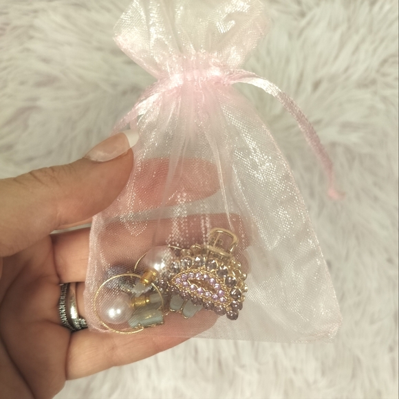 🎁 Gift In A Cup! 🎁 Starbucks Cup with 10 Gifts Inside! 💖 - Picture 6 of 13